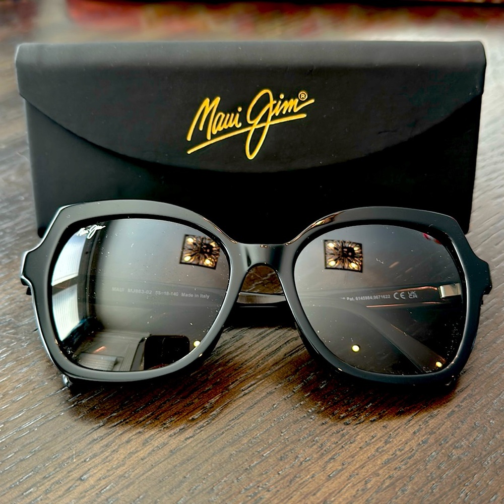 Maui Jim’s Mamane Polarized Fashion Sunglasses. Black Gloss